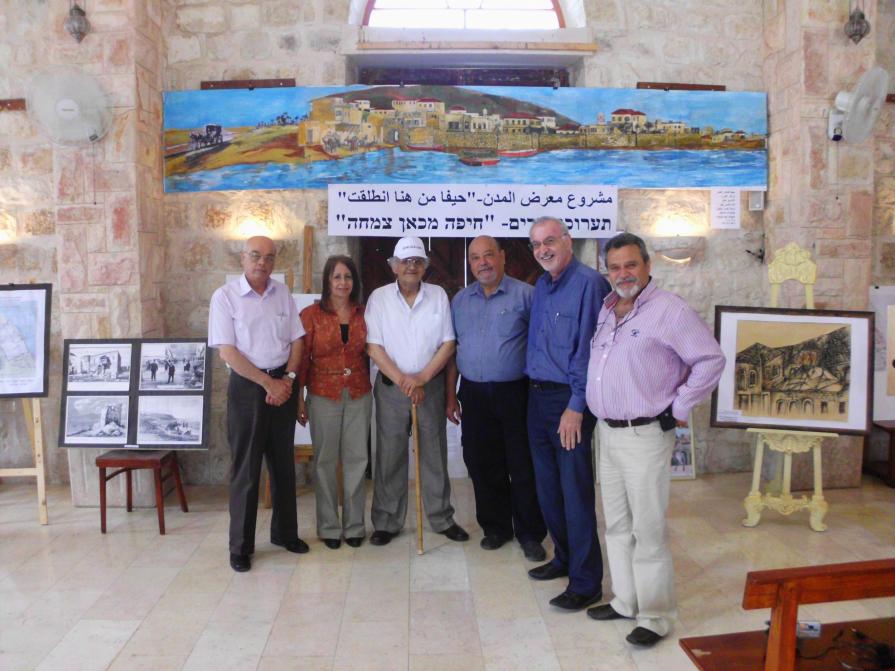 The famous Palestinian poet Samih Al Qasim visiting Haifa Exhibition