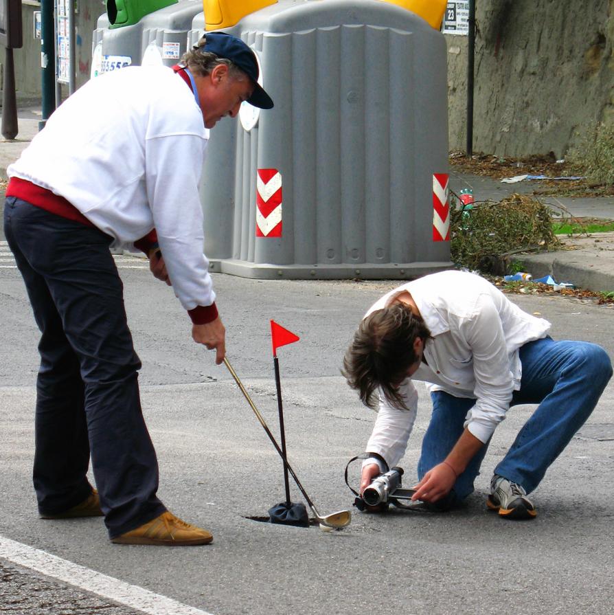 Partita a Golf nelle buche stradali, Napoli - Augusto De Luca. 2