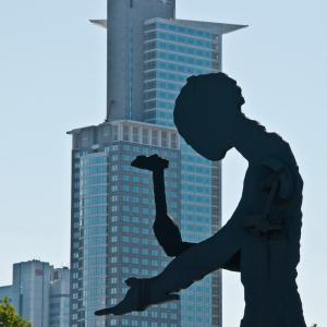 Germany. Frankfurt. Architectures, also of bodies