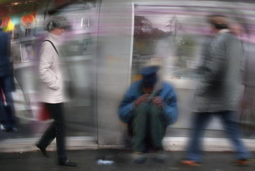 è li' girati non lo vedi. perchè questa indifferenza.