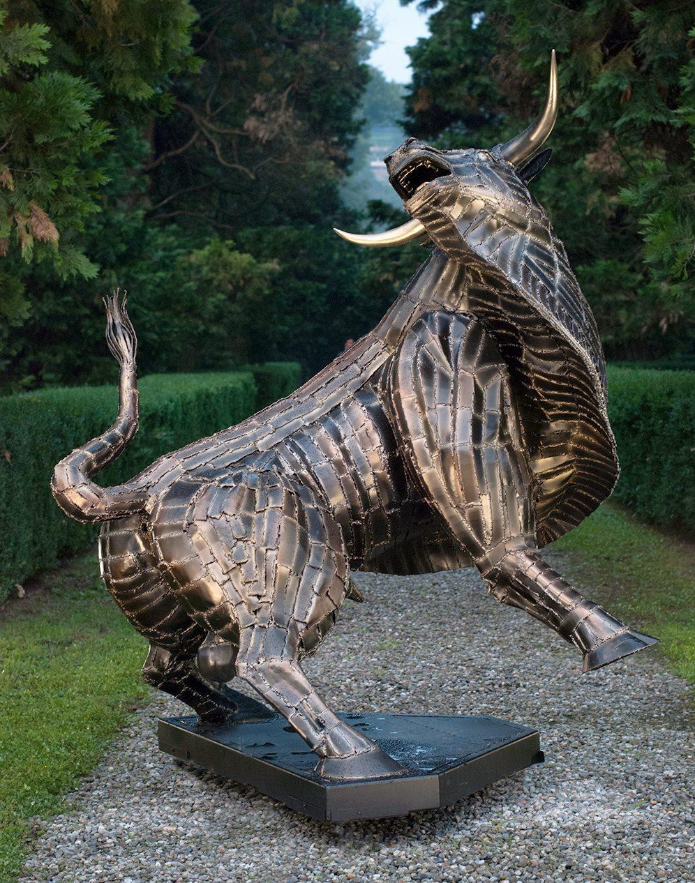 Taurus - opera scultorea di Ambro 