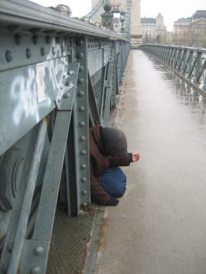 On the Chain Bridge/Sul ponte Delle Catene