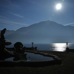 Luce,controluce e nebbia sul lago di Como