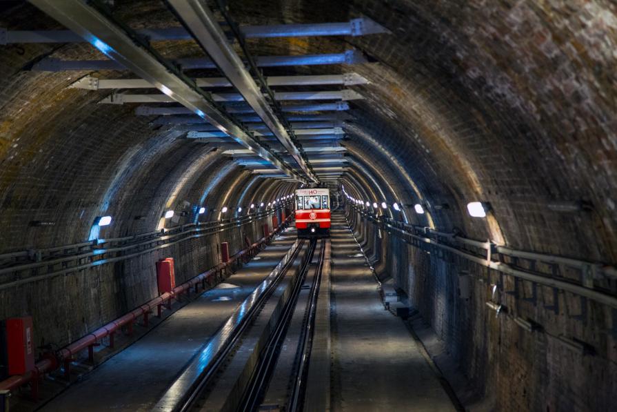 Tunnel Train