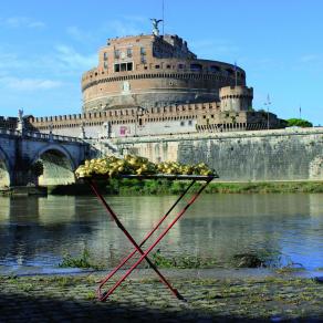 Goldene Erweiterung/Golden expansion. Street art project. Rome, Italy