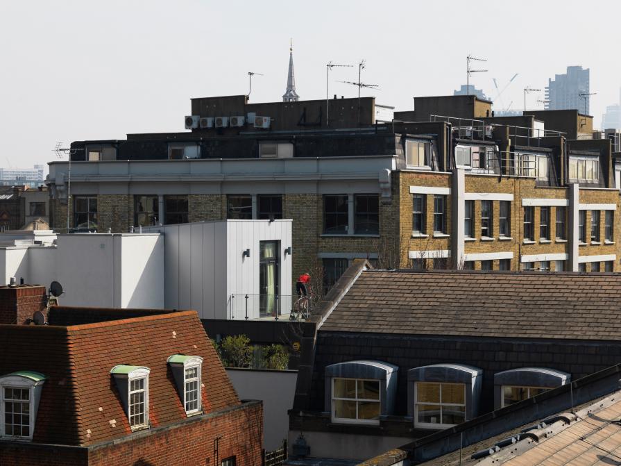 Cityscape 01 - Biker on the roof