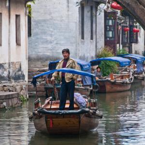 China. Shanghai. Contrasts between old and new 1/2