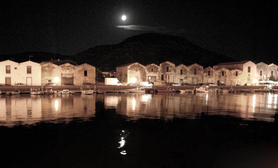 Bosa, chiar di luna sul fiume Temo