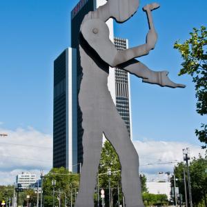 Germany. Frankfurt. Architectures, also of bodies