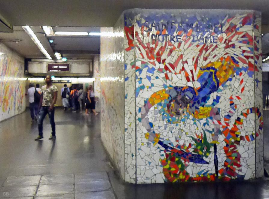 Un monde sous la ville , métro parisien...