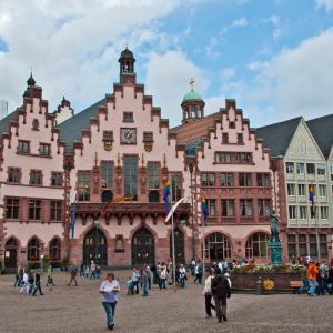 Germany. Frankfurt. Architectures, also of bodies