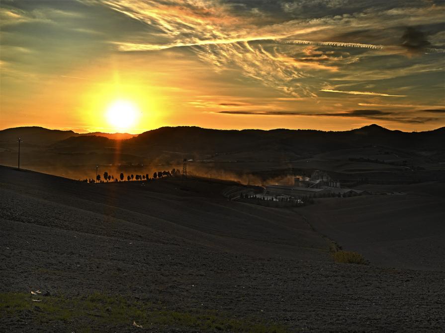 Fabbrica al tramonto