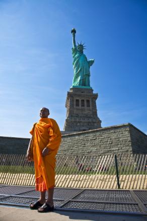 Ernesto Romano, New York, 2010. Two colors.