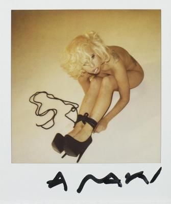 Nobuyoshi Araki scatta per Lady Gaga