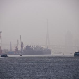 China. Shanghai. Contrasts between old and new 1/2