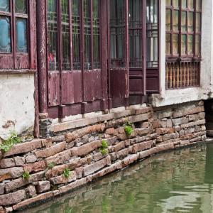 China. Shanghai. Contrasts between old and new 2/2