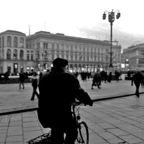 Cyclist - Piazza del Duomo_Milan