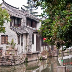 China. Shanghai. Contrasts between old and new 1/2