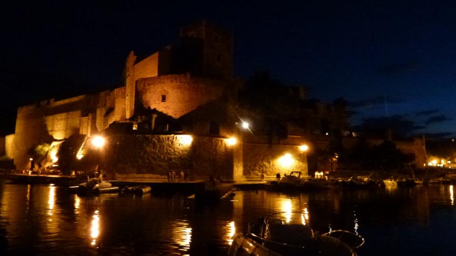 Nuit sur le château royal de Collioure