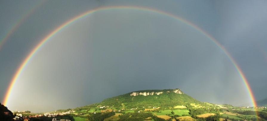 LA PIETRA NELL'ARCO