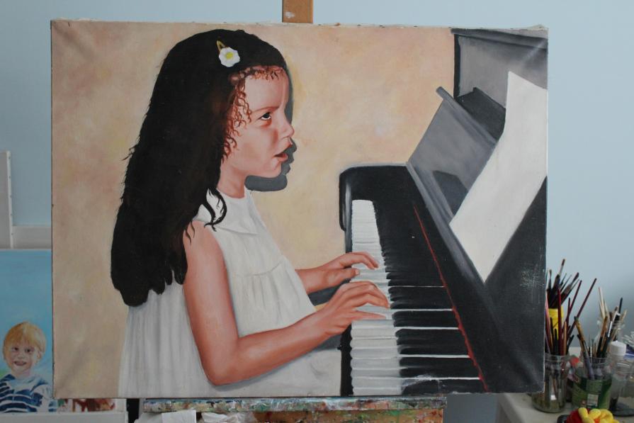 ritratto di bimba al piano