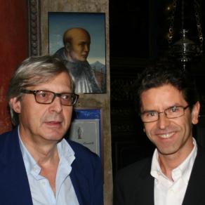 Con Vittorio Sgarbi dal mio ritratto del Beato Stefano Bandelli - Chiesa di San Giovanni - Saluzzo